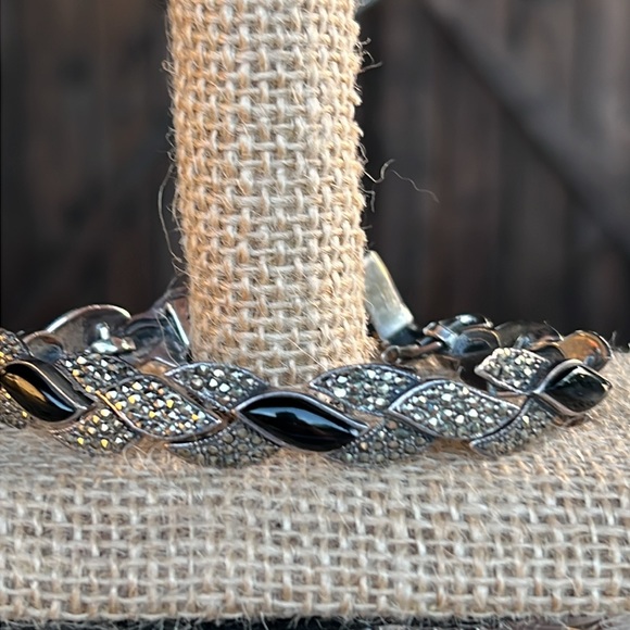 Vintage Sterling silver and marcasite and black onyx bracelet - Picture 4 of 9